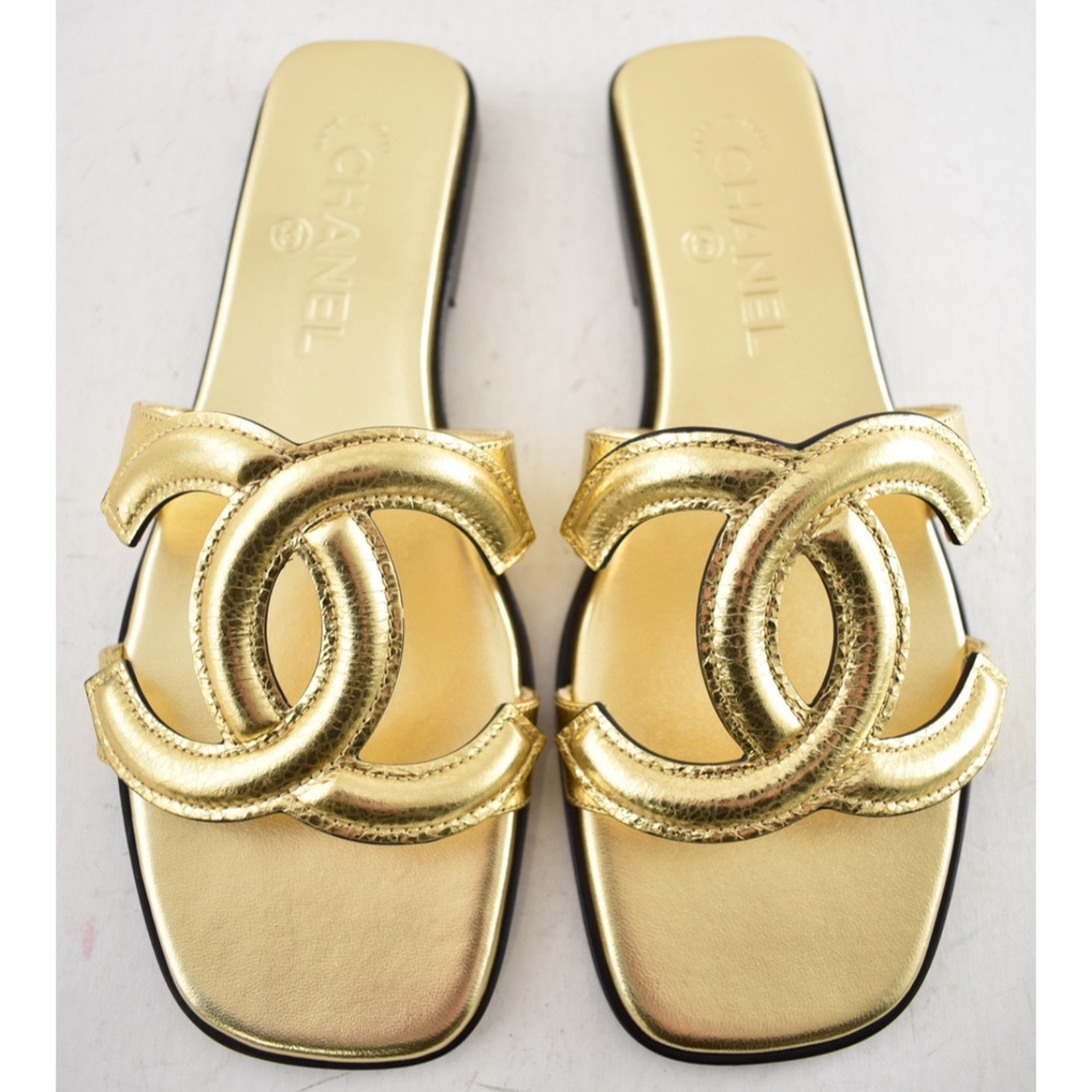 Chanel 26S Golden Gold Cracked Leather XL CC Logo Mules Slides Flat Sandals 38.5 - Picture 11 of 16